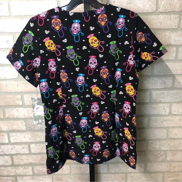 NWT Prints by Maevn Sugar Skull Print short sleeve v neck scrub top Size XS - Picture 5 of 7